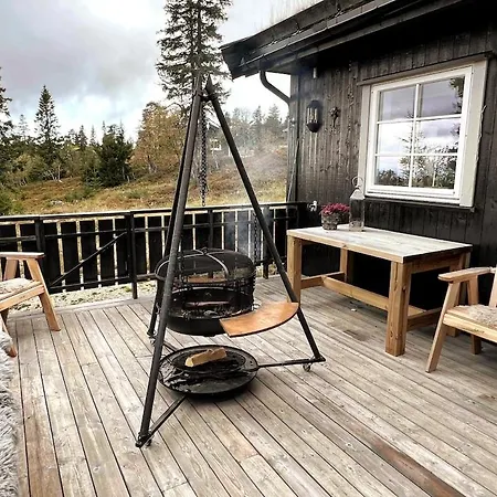 Romslig Familiehytte Med Vedfyrt Badestamp * Loten